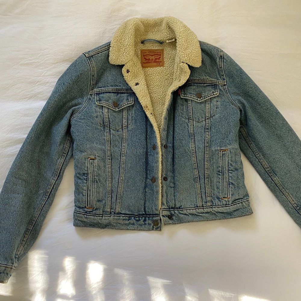 Jean Jacket with fuzzy collar
